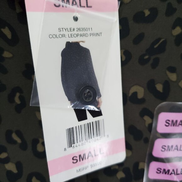 Chelsea & Theodore Top Womens Small Olive Green Leopard Print Button-Up *NWT* - Picture 3 of 11